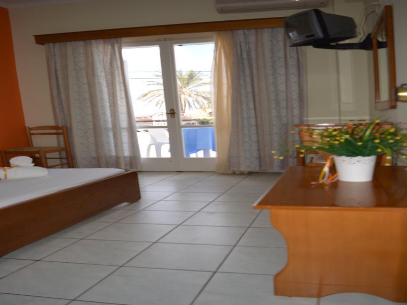 Montes Apartments & Studios Alykanas  Exterior photo